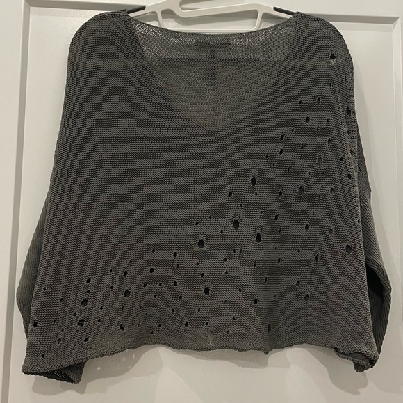 Sarah Pacini Distressed Knit Oversized Cropped Sweater – One Size Top - Picture 3 of 8
